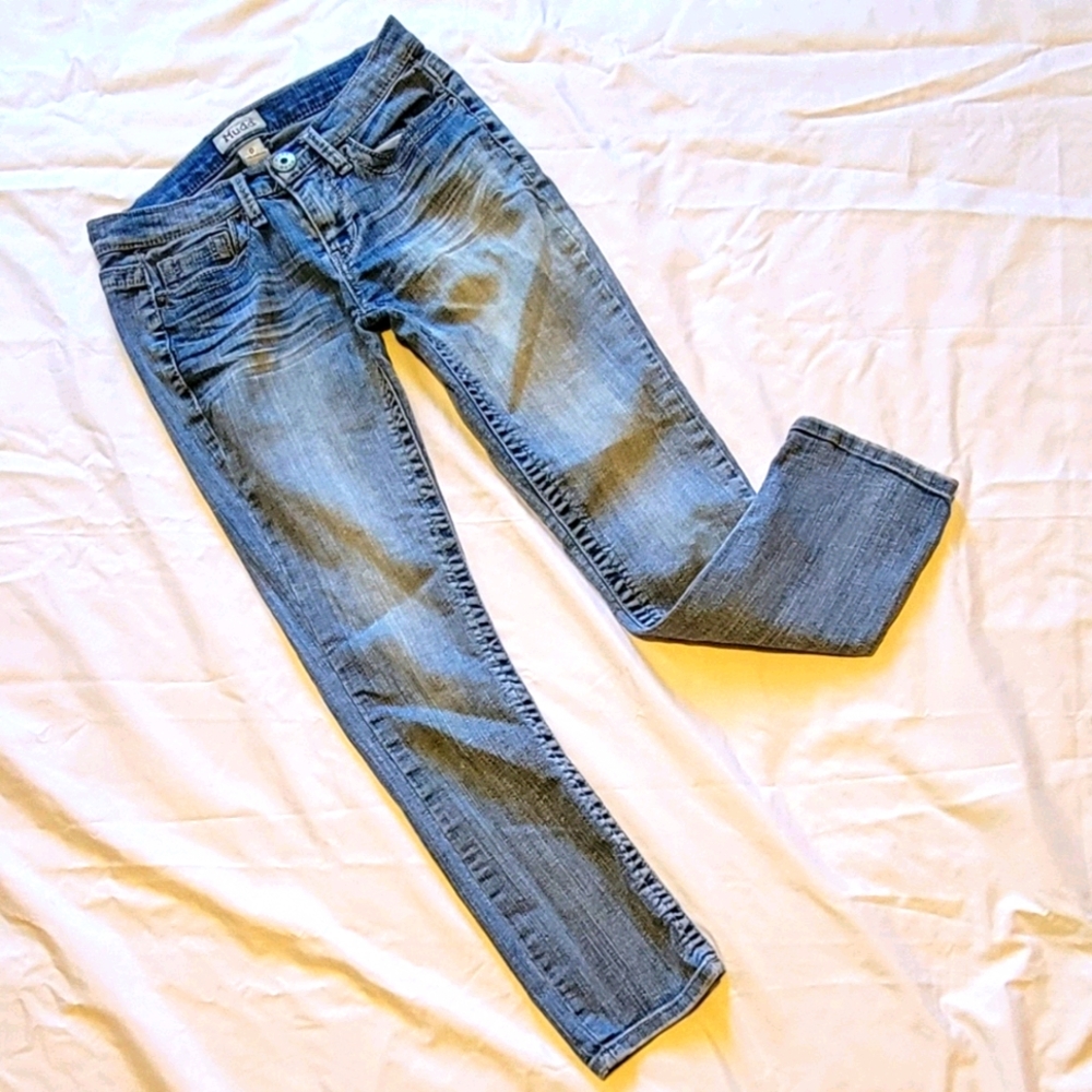 MUDD straight leg faded cropped jeans